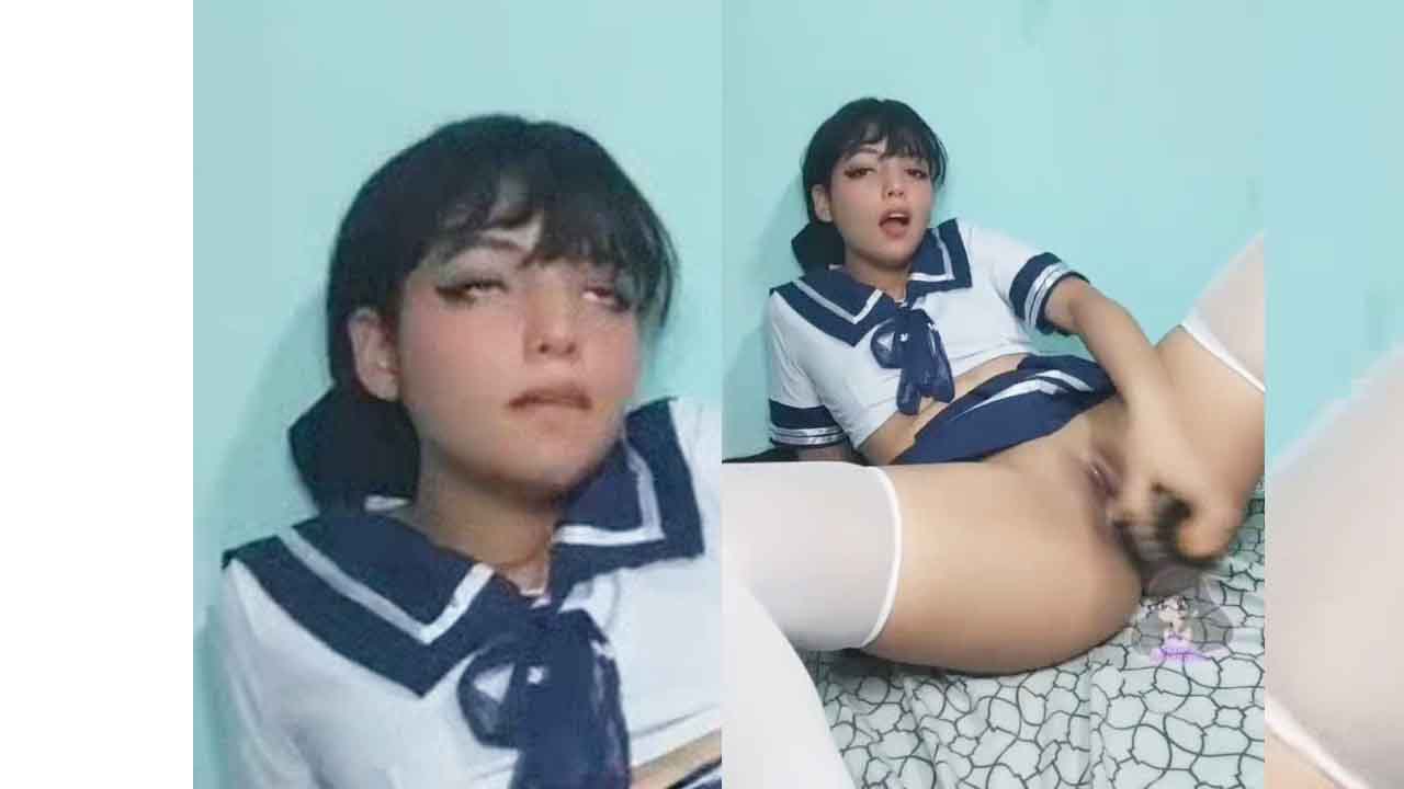 Argentine girl cosplaying as a schoolgirl (AMATEUR PORN)