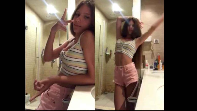 Short Rose - Live Stream of a Teenage Girl in the Bathroom
