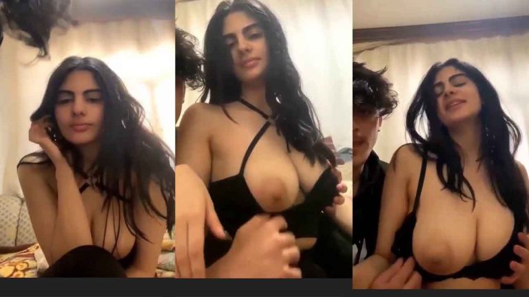 Brazilian teen shows off her tits in livestreaming