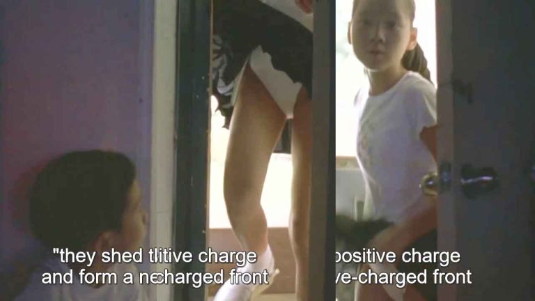 CINEMA - Boy Accidentally Sees Schoolgirl's Panties - Movie Yi.Yi.2000